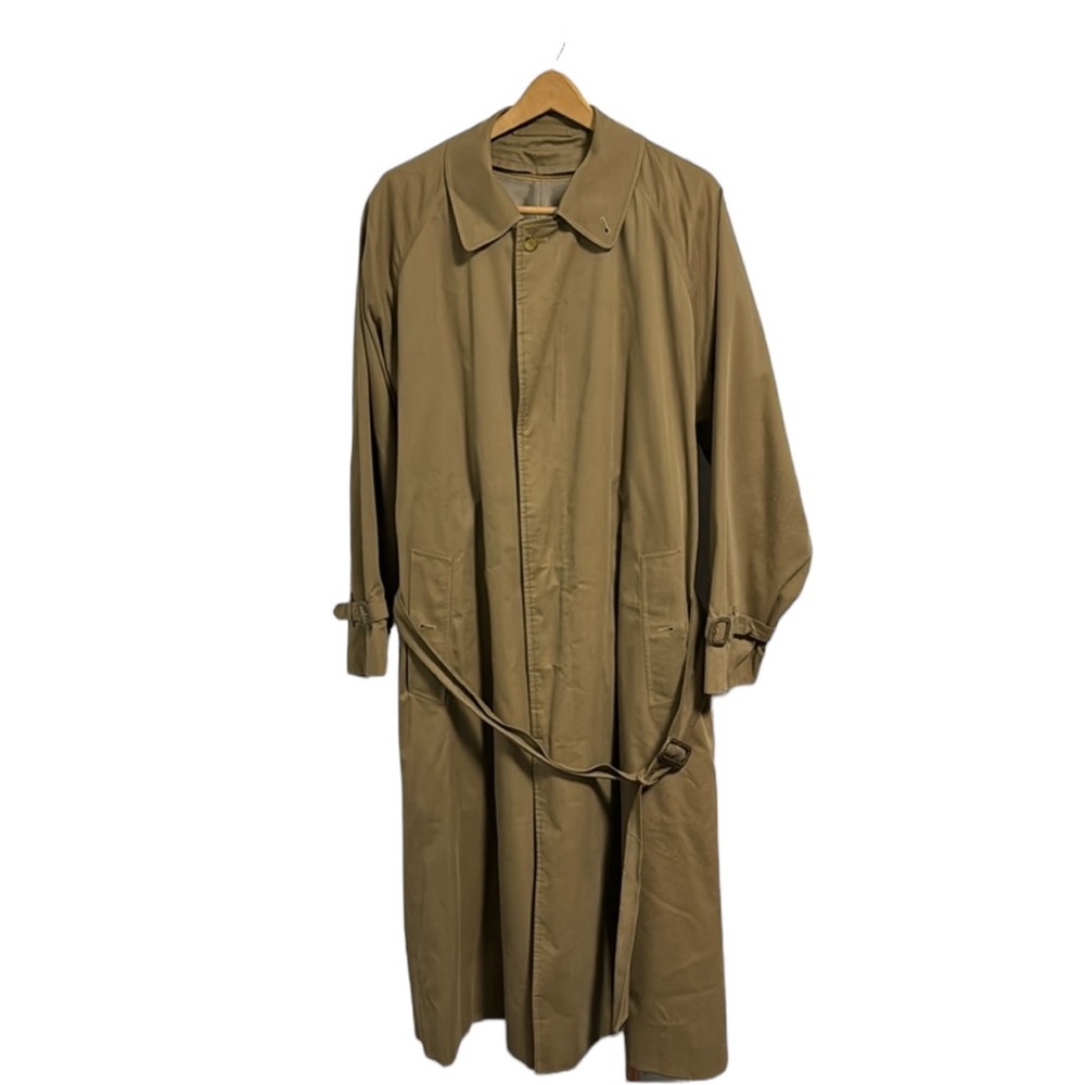 Vintage Burberry Men’s Khaki Trenchcoat. 40R. EUC